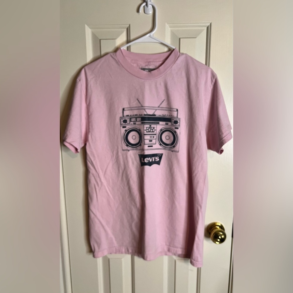 Levi’s T-Shirt size medium pink graphic tee cotton retro short sleeve top